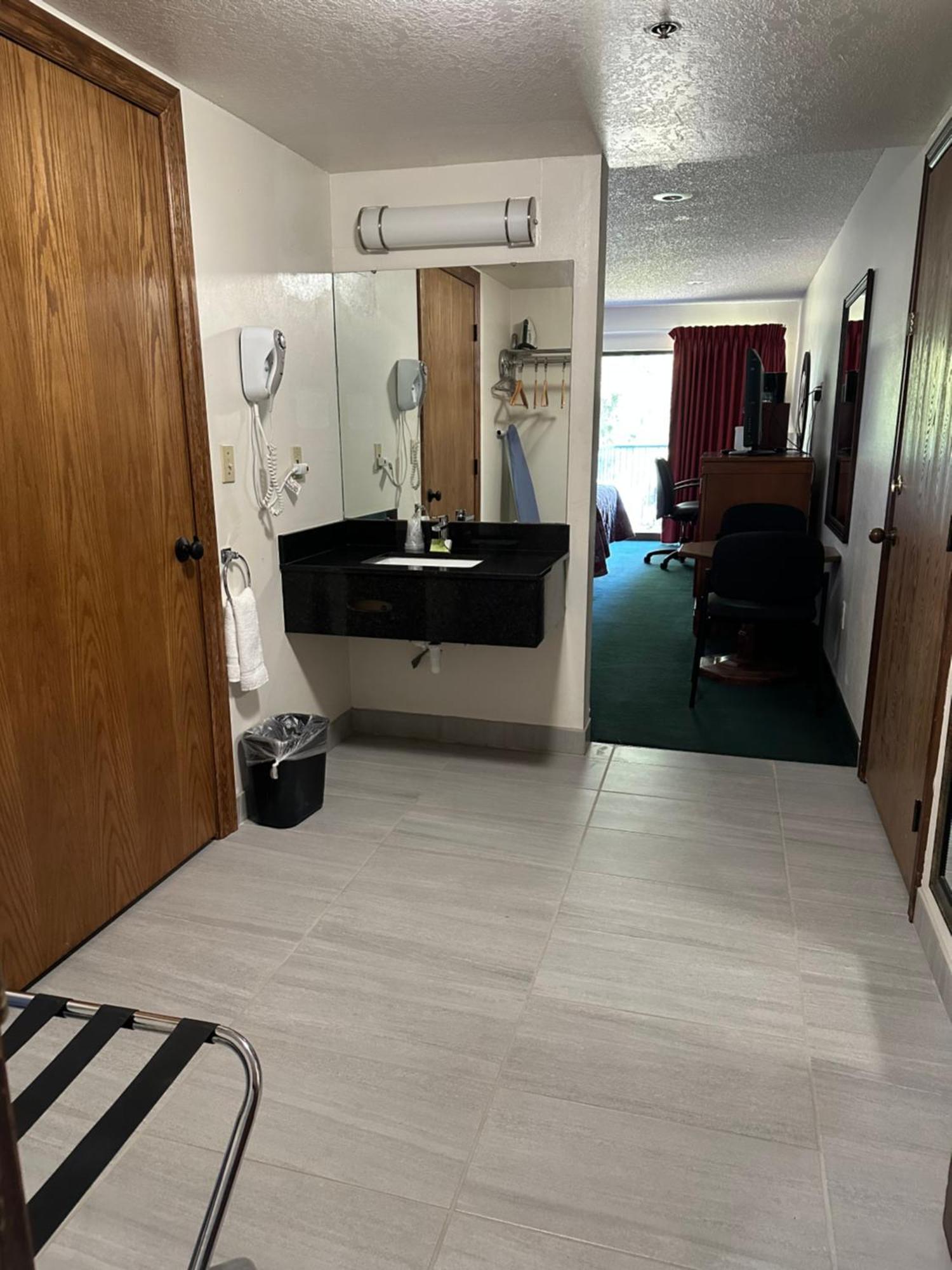 Oyster Bay Inn & Suites Bremerton Εξωτερικό φωτογραφία