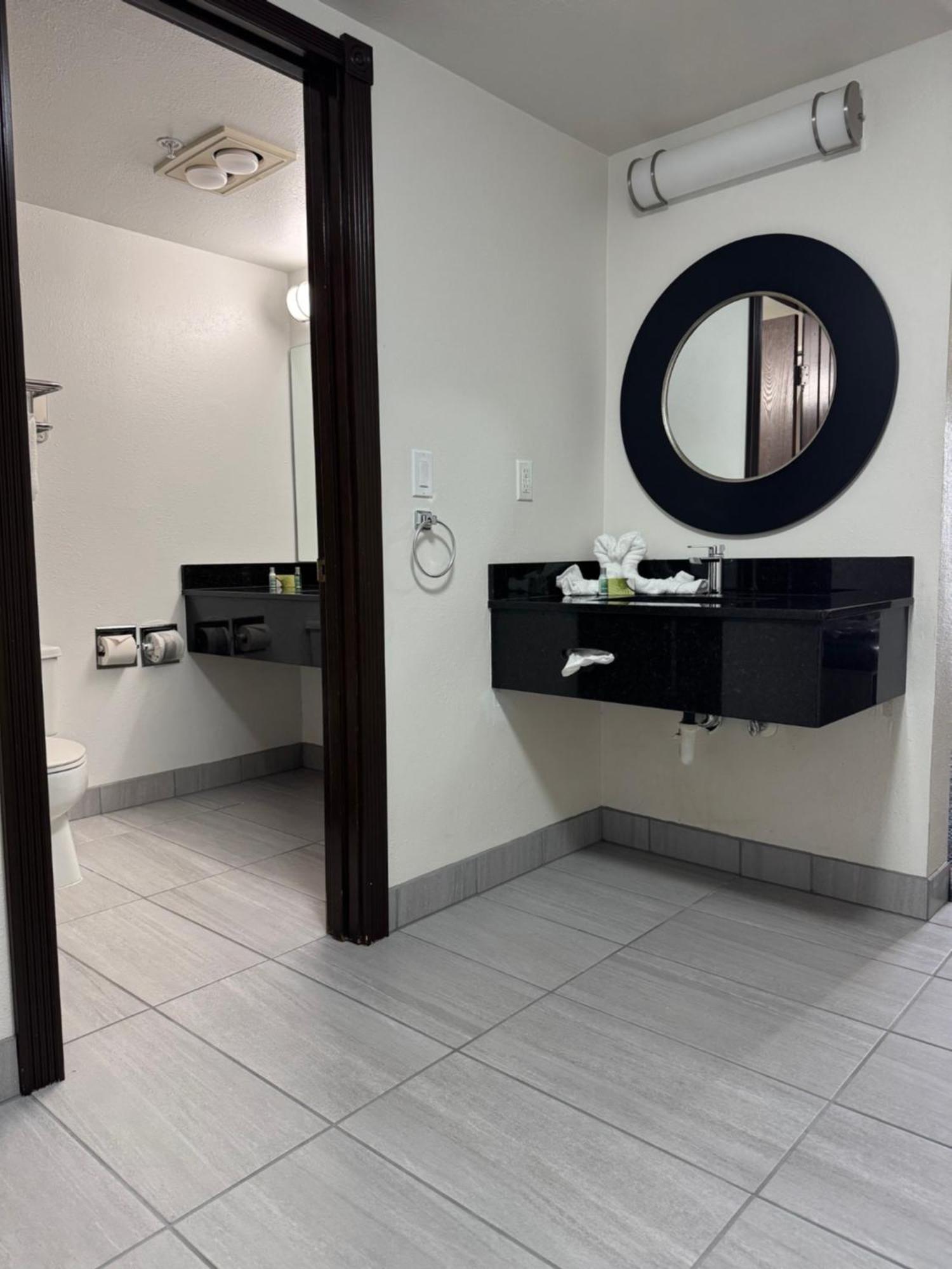 Oyster Bay Inn & Suites Bremerton Εξωτερικό φωτογραφία