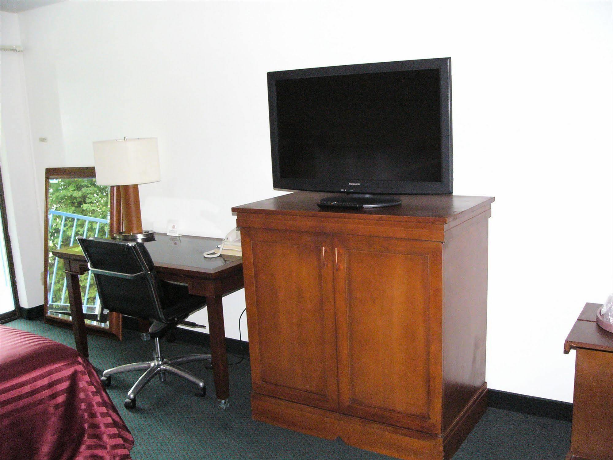 Oyster Bay Inn & Suites Bremerton Εξωτερικό φωτογραφία